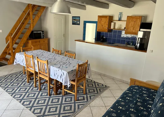 Maison Mitoyenne Proche Plage, Centre Barbatre, Pour 4 Personnes - Fr-1-823-109 * Barbâtre